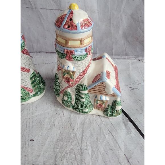 Vintage 1996 YH Ceramic Lighthouse Holiday Winter Salt & Pepper Shaker Set - Picture 2 of 10